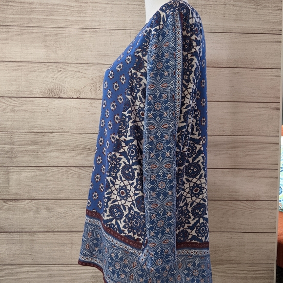 Lucky Brand top size Large, blue an white - Picture 3 of 11